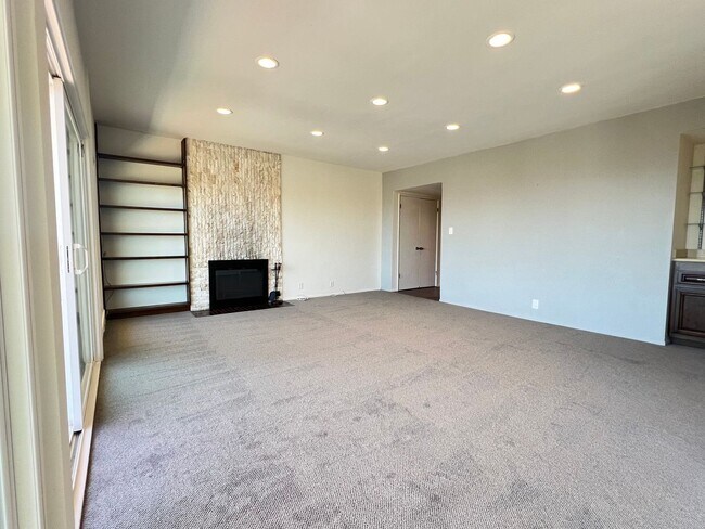 Building Photo - 2702 S Peck Ave