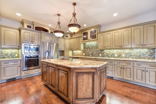 Building Photo - 6533 Chesbro Cir