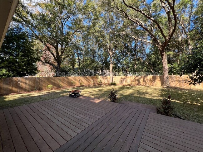 Building Photo - 6004 Players Pl