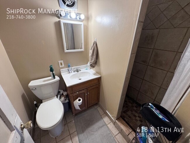 Building Photo - 418 N 13th Ave E