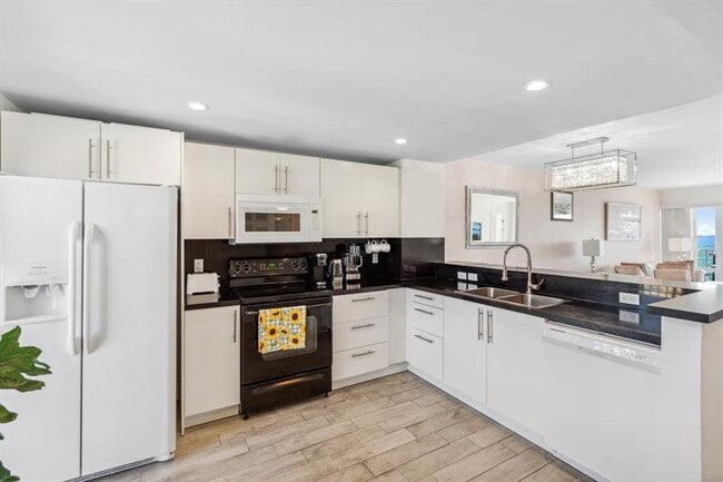 Building Photo - 750 N Ocean Blvd