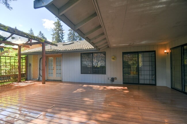 Building Photo - Rent 3 bed property for $2750 per month