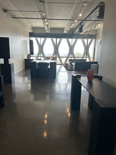 Building Photo - 2404 Wilshire Blvd