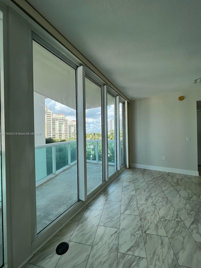 Building Photo - 3370 Hidden Bay Dr