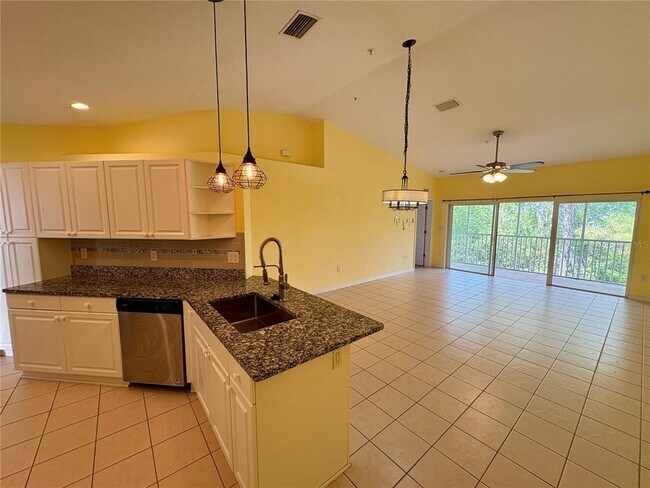Building Photo - 6421 Bay Cedar Ln