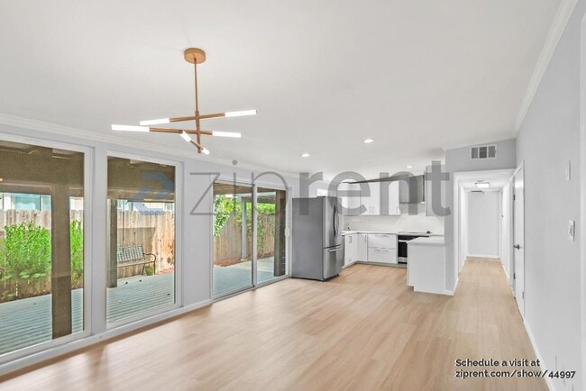 Building Photo - 1114 Lily Ave