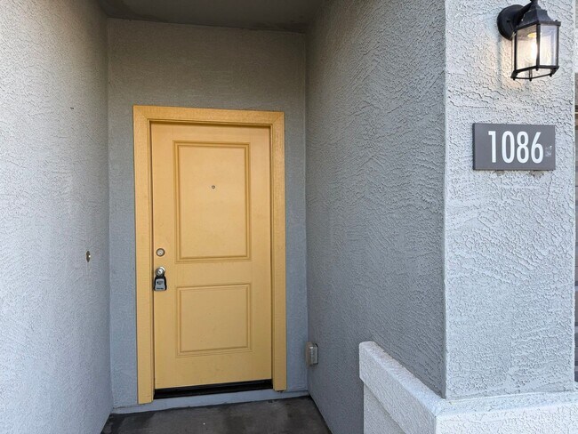 Building Photo - 1086 W Avalon Canyon Dr