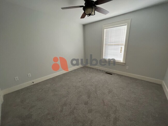 Building Photo - 7302 Klingler Ln