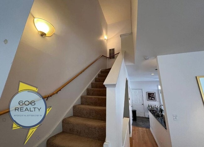 Building Photo - Beautiful, Single Family Townhome, Great L...