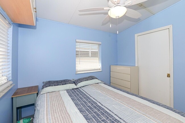 Building Photo - 122 Nettles Blvd