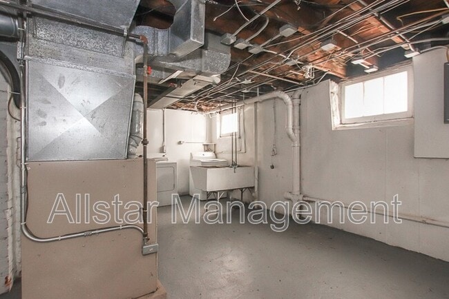 Building Photo - 3195 Whitethorn Rd