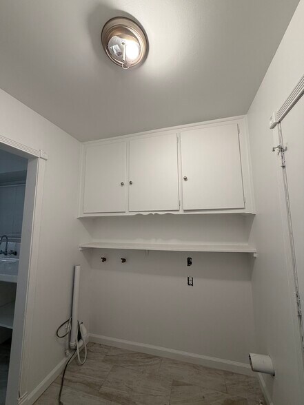 Building Photo - 44539 Lowtree Ave