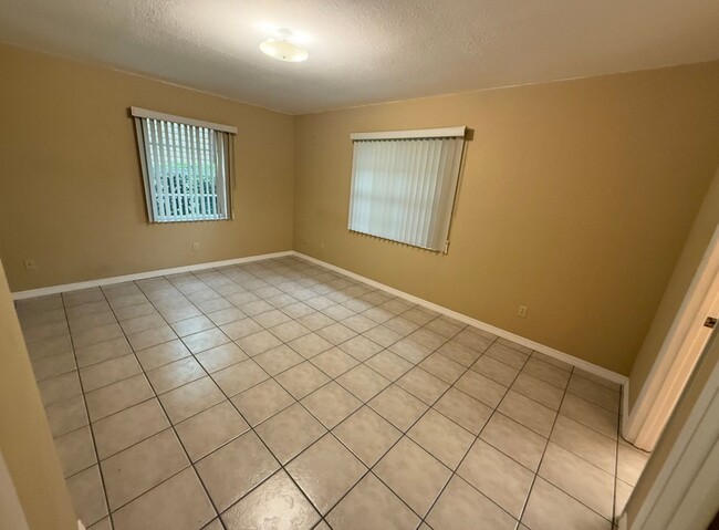 Building Photo - Charming 3/2- Heart of Zephyrhills
