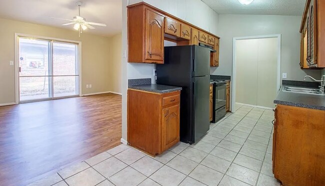 Building Photo - 1301 Hazelwood Dr