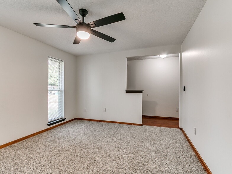 Building Photo - 1548 Bradley Pl