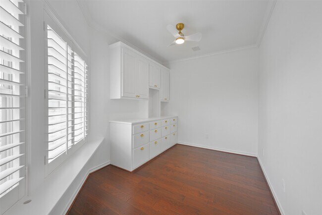 Building Photo - 3724 Wroxton Rd