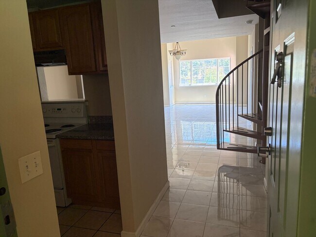 Building Photo - 158 Caldecott Ln