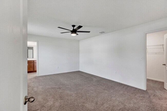 Building Photo - Beautiful 3 bedroom/ 2 bathroom home in Yu...