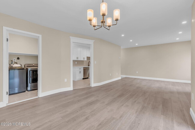 Building Photo - 168 Amberly Dr