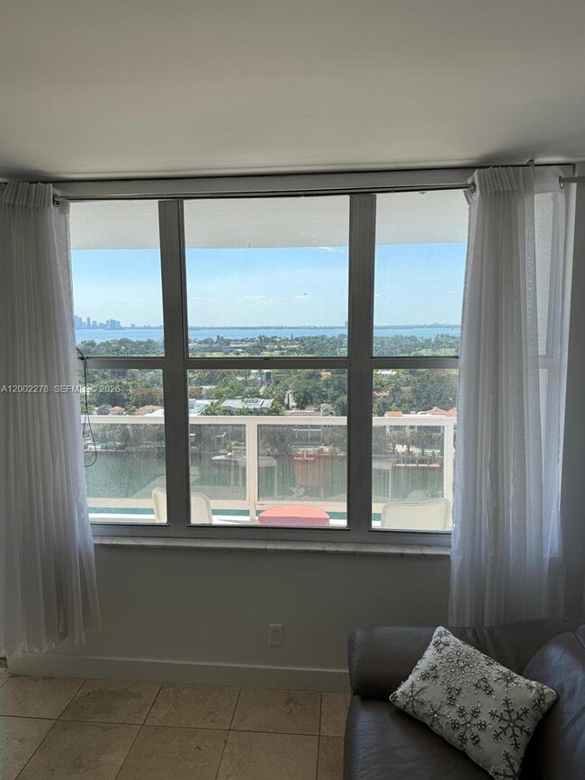 Building Photo - 5700 Collins Ave