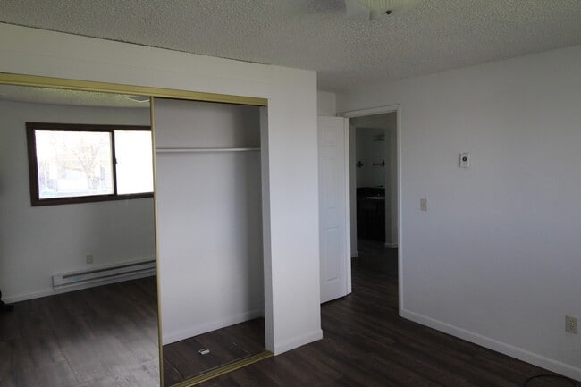 Building Photo - 4831 Darwin Pl