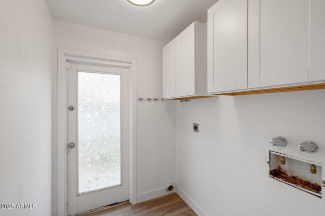 Building Photo - 3701 W Evans Dr