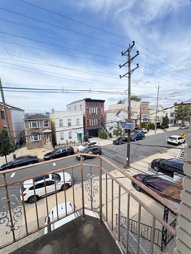 Building Photo - 426 Liberty Ave