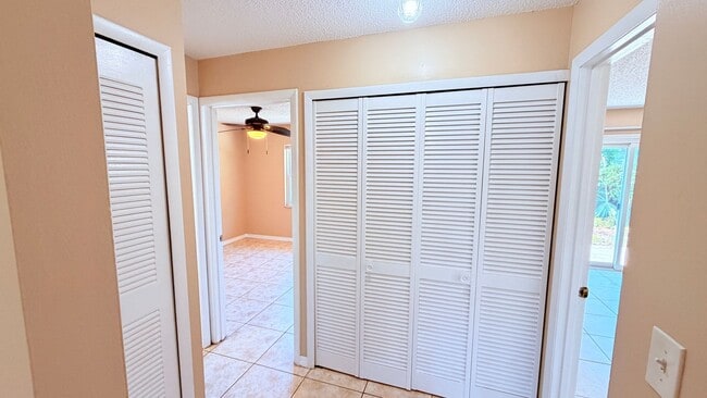 Building Photo - Cozy 2 BR / 2 BA Duplex