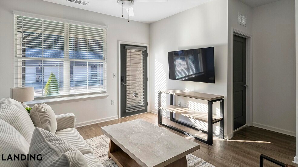 Building Photo - 2800 Milan Ct