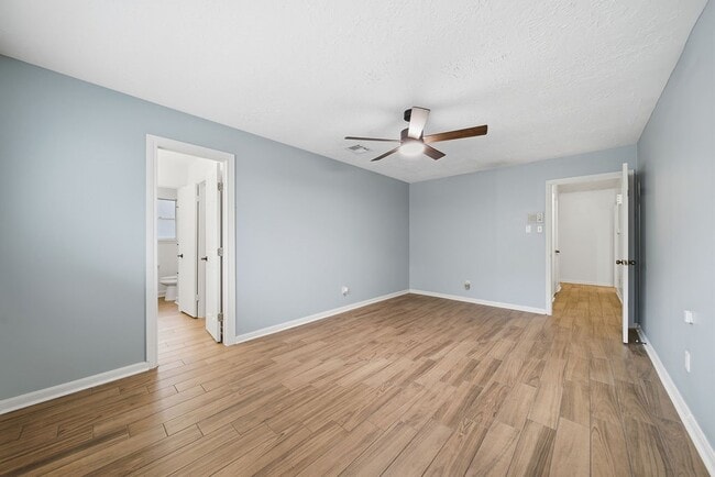 Building Photo - 3226 Springhill Dr