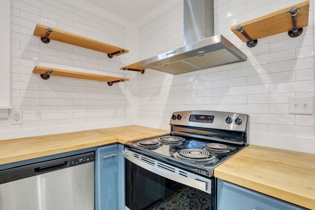 Building Photo - 2 BED | 2 BATH | MIDTOWN | FRESH RENOVATION