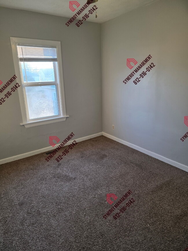 Building Photo - 821 Stanley Ave