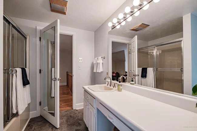 2nd floor full bathroom - 9 Lupine Ct