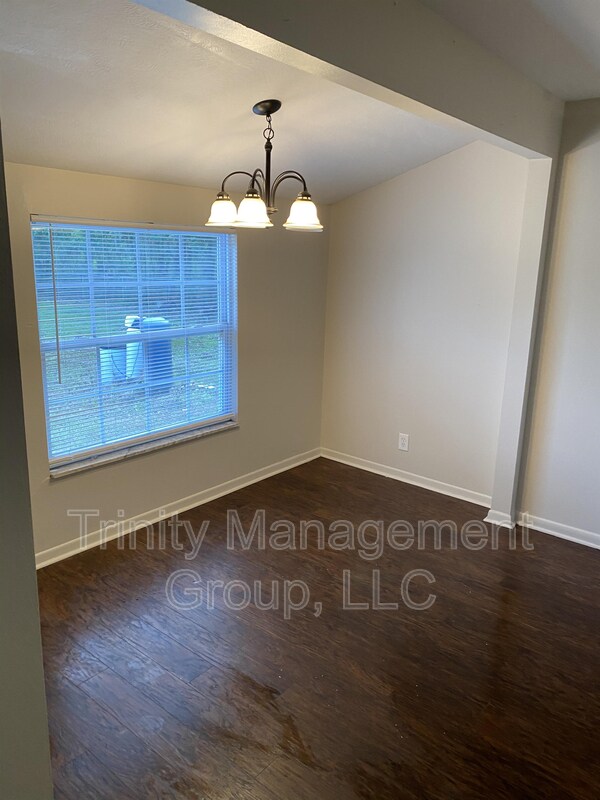 Building Photo - 740 Knowles Rd