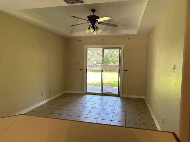 Building Photo - 223 Oriole Ln