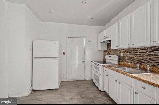 Building Photo - 5106 Parkside Ave