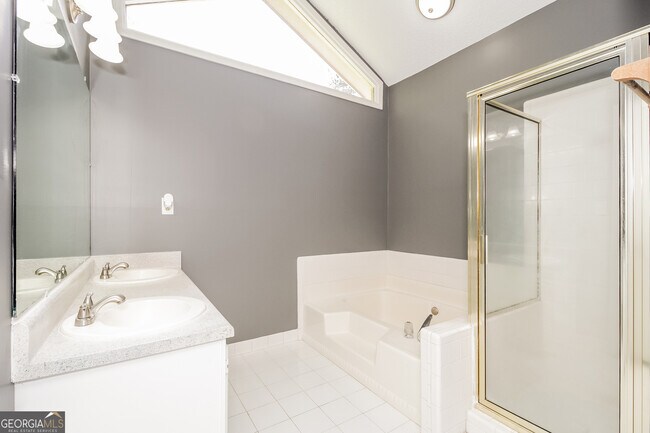 Building Photo - 10993 Clearwater Dr