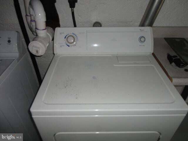 Building Photo - 411 Pelham St