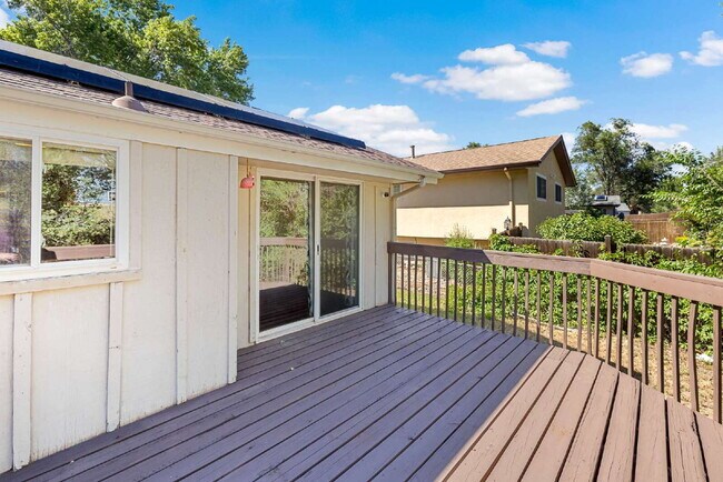 Building Photo - 3-Bedroom with A Flex Room Multi-Level Home with Fresh Paint, Refreshed Deck, and Multiple Living...