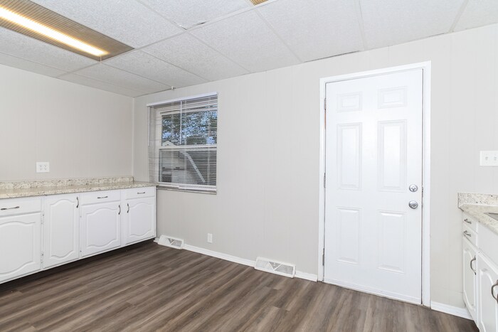 Building Photo - 9340 Comstock Dr