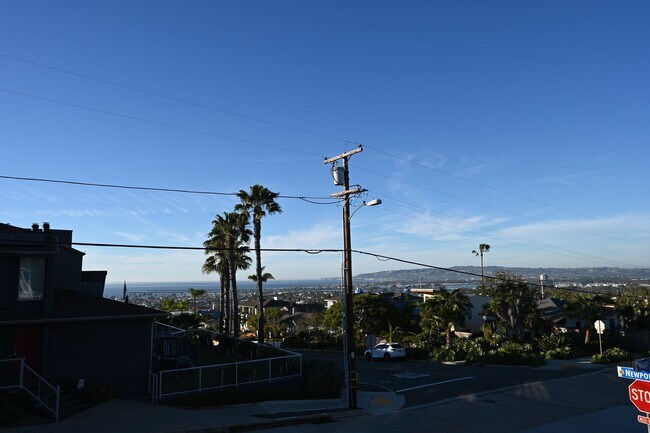 Building Photo - Beautiful Home with Gorgeous Views