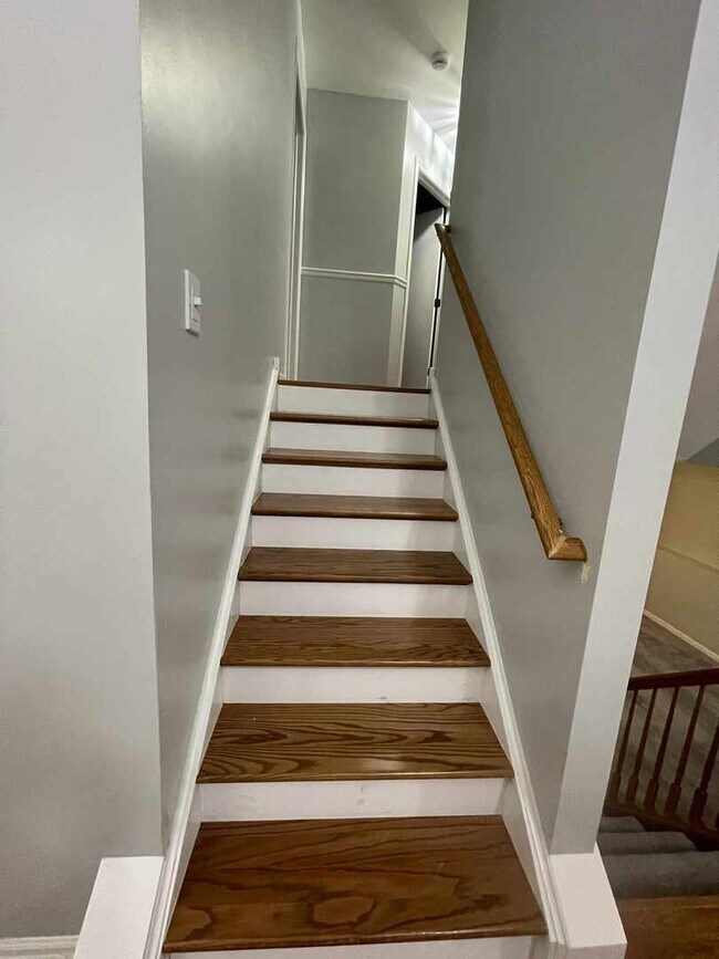 Building Photo - 76 Canterbury Trail