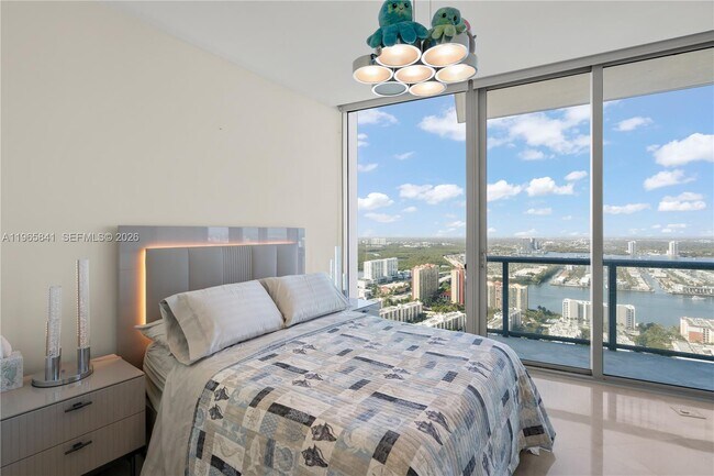 Building Photo - 17001 Collins Ave