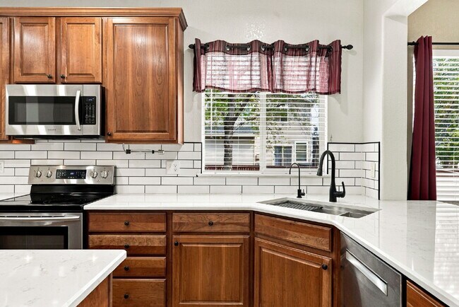 Building Photo - 3-Bedroom Home + Separate Office & Loft | 3-Car Garage