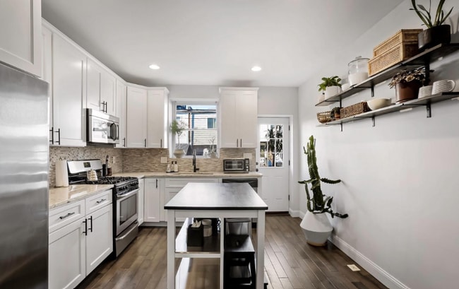 Building Photo - PERFECT FOR STUDENTS!  Jewel of a home in Remington - new renovation