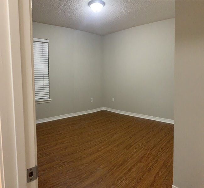 Building Photo - 5957 Savannah Dr