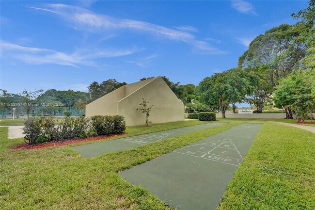 Building Photo - 106 Gardens Dr