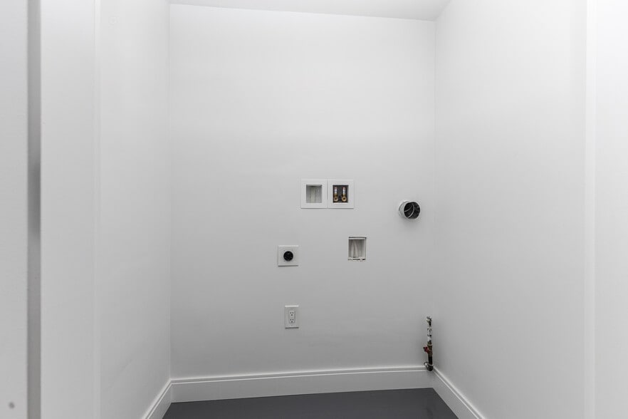 Building Photo - 95 Griswold St
