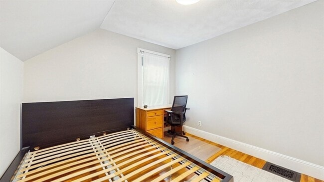 Building Photo - 14 Chestnut St