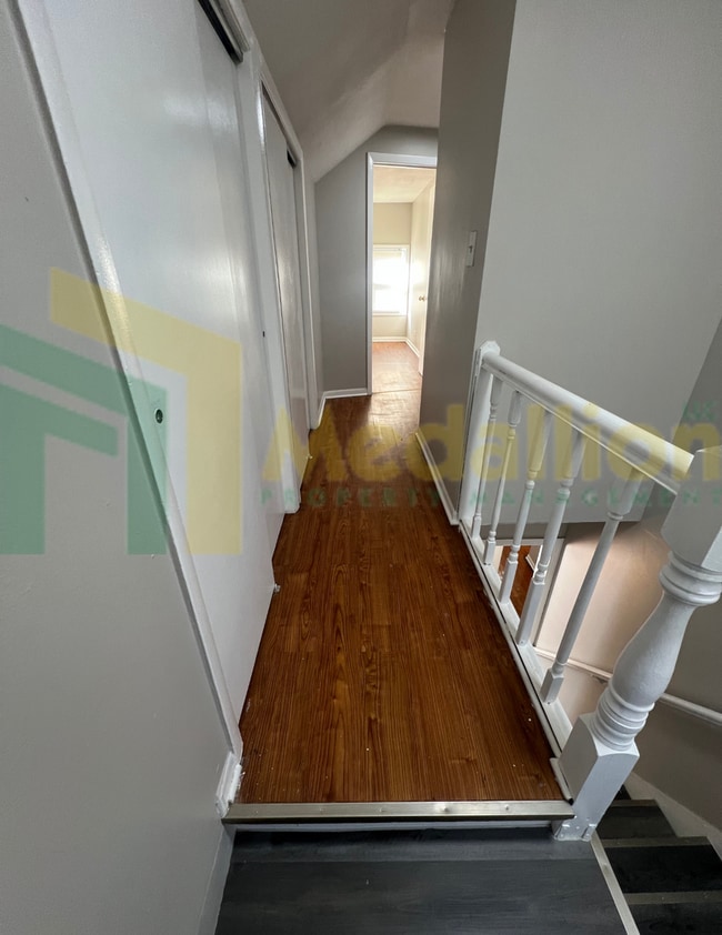 Building Photo - Spacious 4-5 Bedroom, 2-Bath Corner Lot Ho...